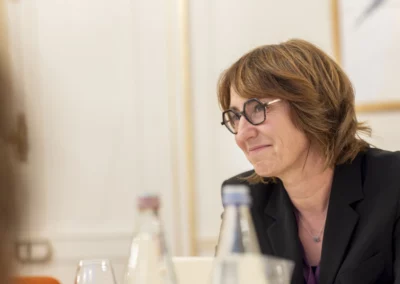 Sofie Martin à l’écoute. Déjà une certaine expérience des débats…