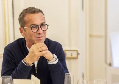 Premier Prix Presse Bretagne pour Michel Dumoret. Un homme d’images qui observe, avec une passion non feinte, le travail de ses confrères de la presse écrite.