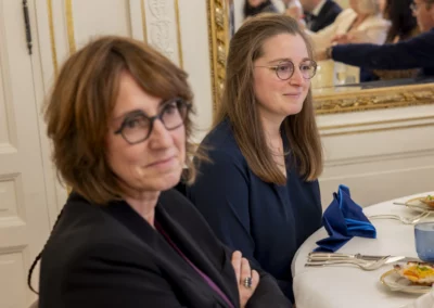 Sofie Martin et Juliette Josselin aux aguets. Vers quel article porteront-elles leurs voix ?