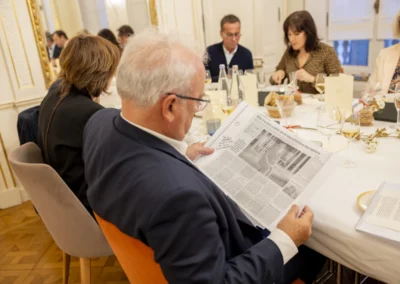 Hubert Coudurier affute ses armes. Avec le souci de relire bien confraternellement l’article de Gaelle Dupont paru dans « Ouest-France ».