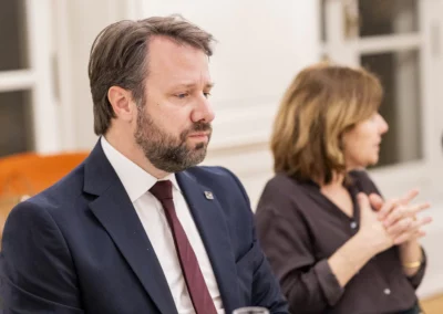 La Bretagne, oui ! mais quelle Bretagne : celle des hommes et des femmes, celles des entreprises, celles des paysages ? Entre plusieurs sujets, Loïg Chesnais-Girard avoue que son cœur balance.