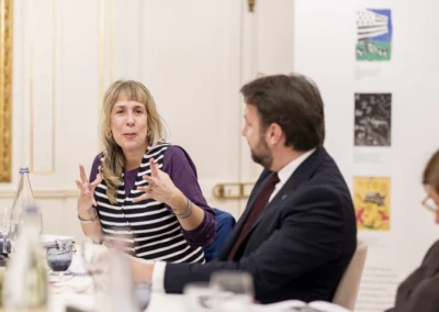 Quelle femme ou quel homme succèdera à la journaliste Anne-Lise Carlo ? Manifestement, la question fait débat !