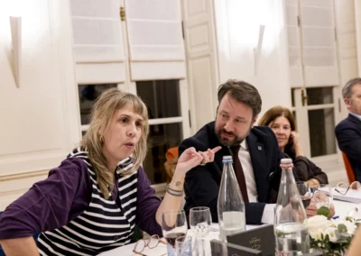 Discussions à bâtons rompus, sous le regard de Loïg Chesnais-Girard, de Sylvie Robert et de François-Xavier Lefranc. Manifestement, Anne-Lise Carlo veille à sa bonne succession !