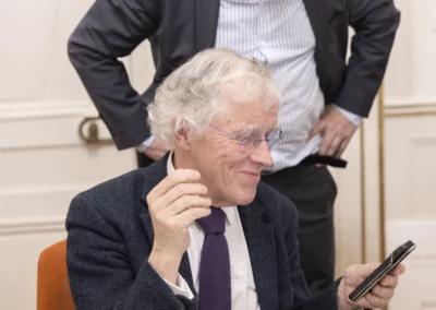 Pascal Ory et Christophe Penot ont essayé de joindre la lauréate au téléphone. Depuis l’étranger, elle leur envoie un mot très chaleureux de remerciements.