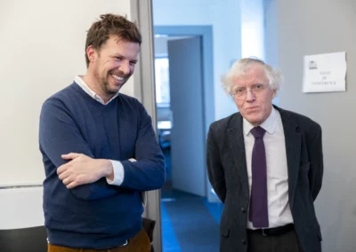 Rires et sourires en ce lundi 2 mars 2026. Matthieu Gailly, partenaire économique du 2e Prix Presse Bretagne, accueille l’écrivain Pascal Ory, membre de l’Académie française et (futur) président du jury du 3e Prix Presse Bretagne.