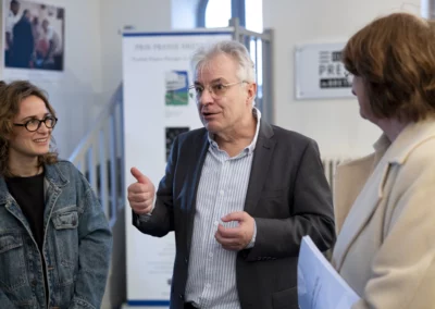 Christophe Penot, l’organisateur du Prix Presse Bretagne, entre Juliette Benâtre, documentaliste à "Ouest-France" et Jeanne-Emmanuelle Hutin, directrice de la recherche éditoriale dans le même quotidien. Passion presse !